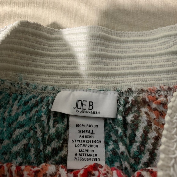 Joe B Colorful Printed Shorts with Lace Waistband Sz Small - Picture 4 of 7